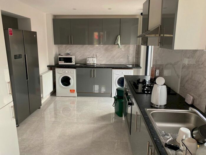 1 Bedroom Studio To Rent In Woodfield Road, Hounslow, TW4