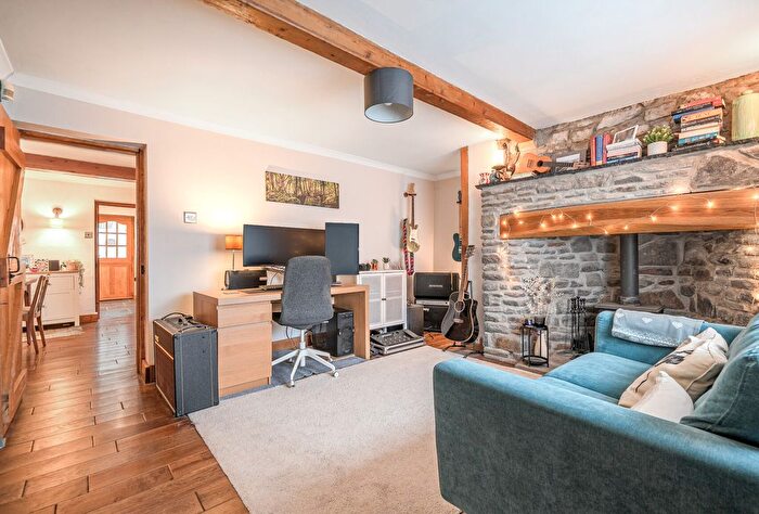 3 Bedroom Semi-detached House For Sale In Hill Street, Kingswood, Bristol, BS15