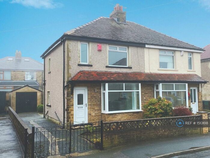 3 Bedroom Semi-Detached House To Rent In Ridgeway, Shipley, BD18