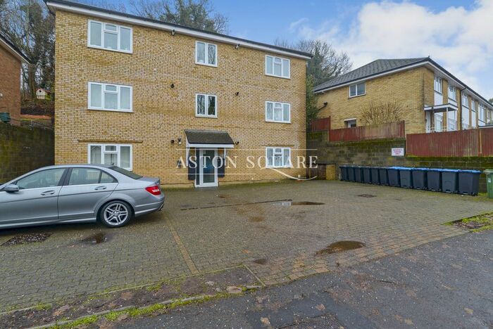 1 Bedroom Flat To Rent In Commonwealth Road, Caterham, CR3