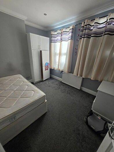 2 Bedroom Flat To Rent In Sunningfields Road, London, NW4