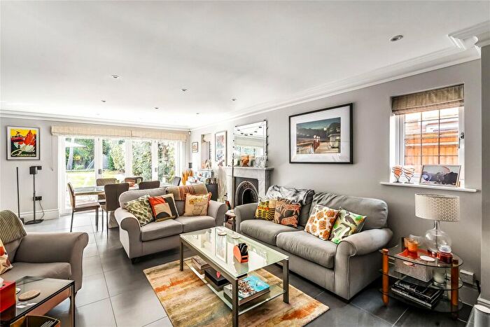 6 Bedroom Detached House For Sale In Maybury Hill, Woking, GU22
