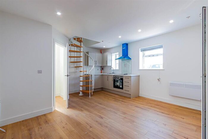 2 Bedroom Link Detached House For Sale In Barry Road, Barry, CF63