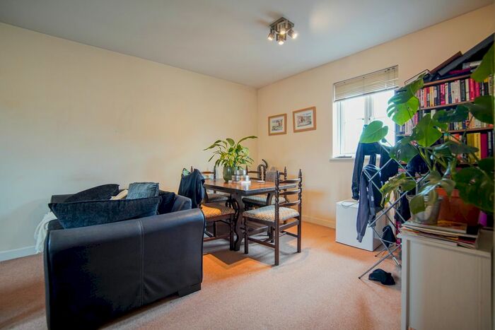 2 Bedroom Flat To Rent In Dickinsons Fields, Bedminster, Bristol, BS3