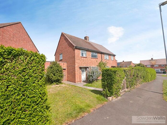 3 Bedroom Semi-Detached House For Sale In Lindsey Road, Stamford, PE9