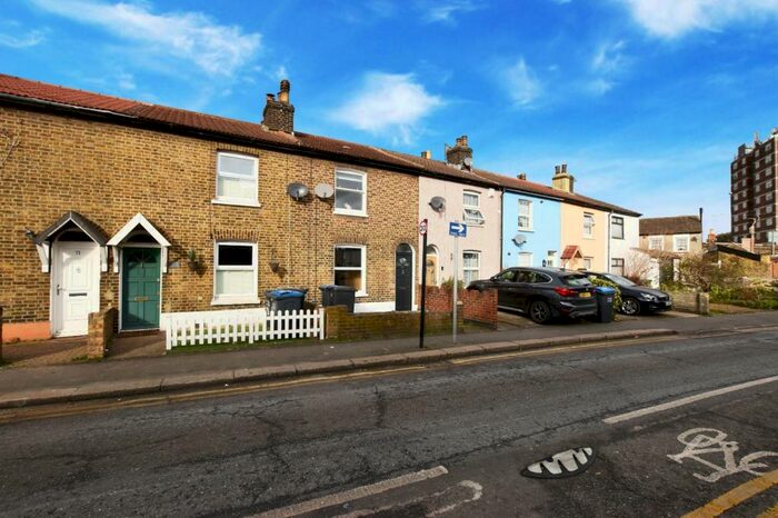 2 Bedroom Terraced House To Rent In Cross Road, Croydon, CR0