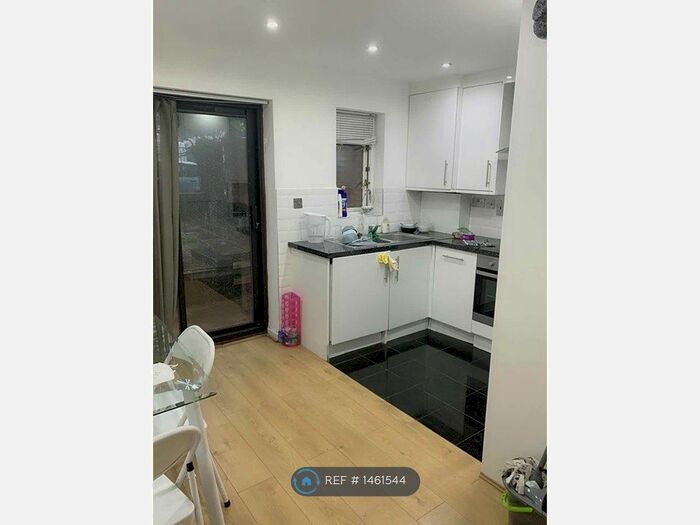 3 Bedroom Detached House To Rent In Hanover Avenue, London, E16