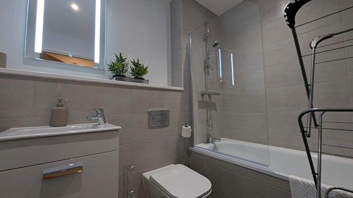 1 Bedroom Flat To Rent In Grapnel Apartments D, Furness Quay, M50