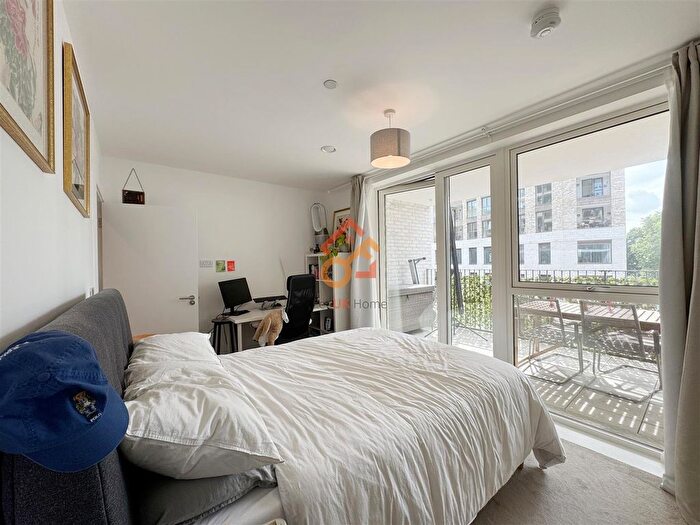 3 Bedroom Flat To Rent In Hodge House, Granville Road, London, NW6