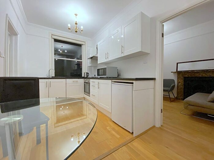 2 Bedroom Flat To Rent In Devonshire Place, London, W1G