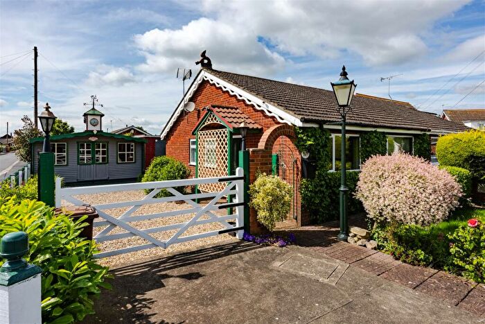 2 Bedroom Semi-Detached Bungalow For Sale In The Meadows, Burringham, DN17