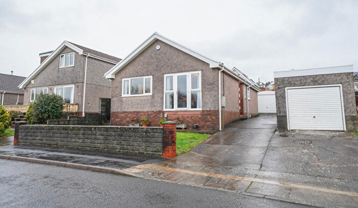 3 Bedroom Bungalow For Sale In Gelli Glas Road, Swansea, SA6