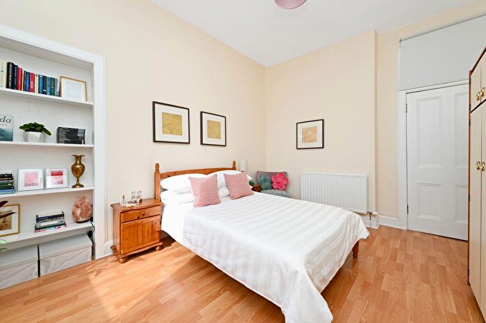 1 Bedroom Flat For Sale In / Fowler Terrace, Polwarth, Edinburgh, EH11