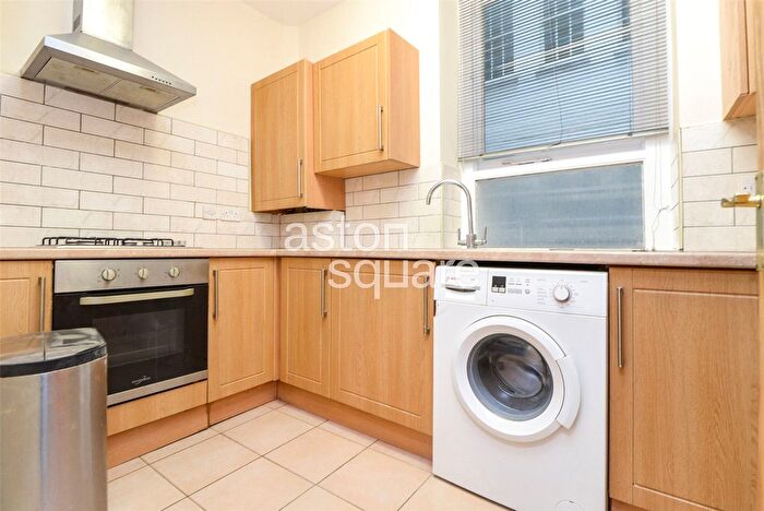 3 Bedroom Flat To Rent In Kings Gardens, London, NW6