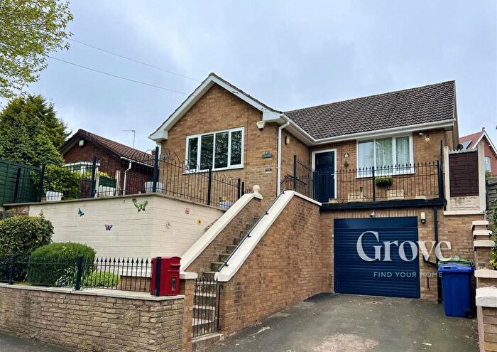 3 Bedroom Detached House For Sale In Springfield Avenue, Stourbridge, DY9