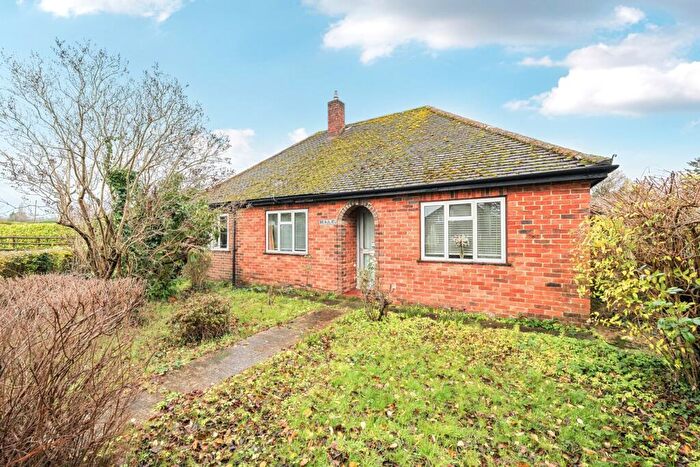 3 Bedroom Bungalow For Sale In Tynley Grove, Jacobs Well, Guildford, Surrey, GU4