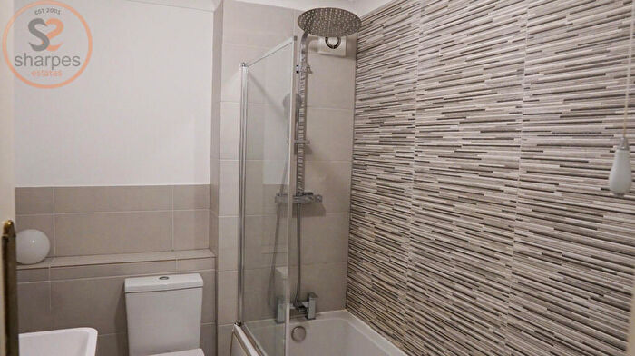 1 Bedroom Flat To Rent In Kennet Square, Mitcham, Surrey, CR4