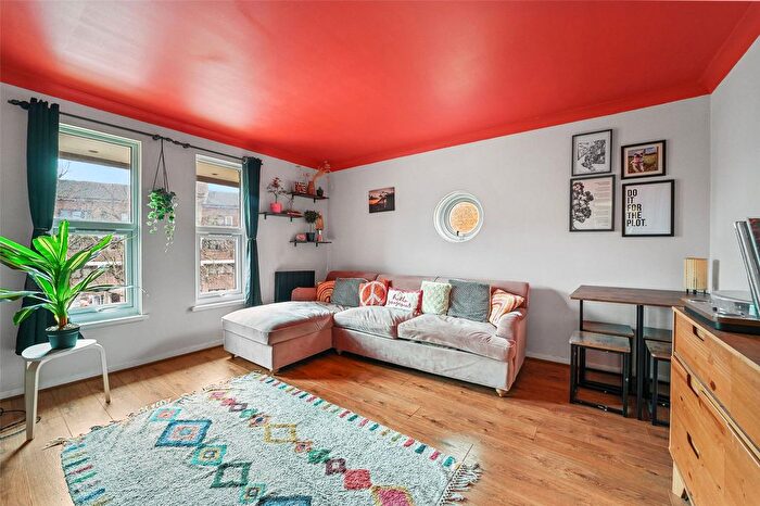 2 Bedroom Flat For Sale In Leabank Square, Hackney, E9