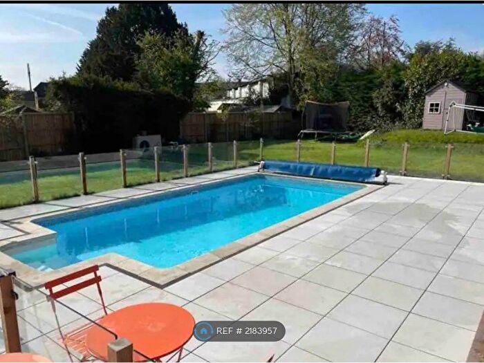 5 Bedroom Detached House To Rent In Coronation Road, Yateley, GU46