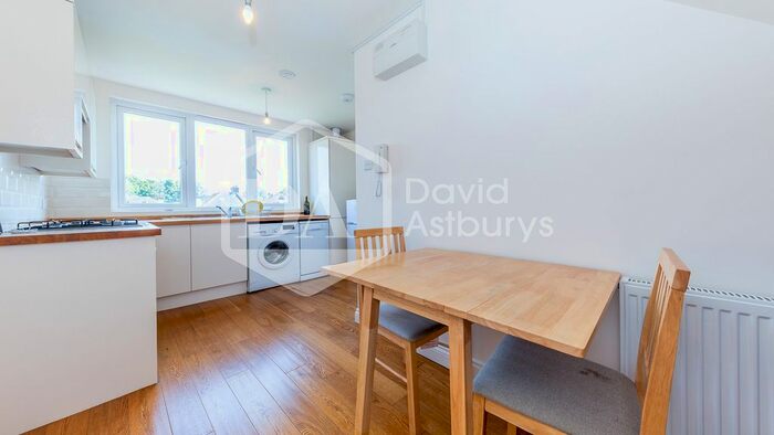 Studio To Rent In Creighton Avenue, Muswell Hill, London N10