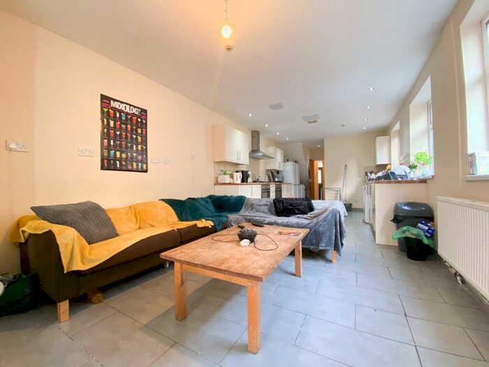 9 Bedroom Terraced House To Rent In Llanbleddian Gardens, Cathays, CF24