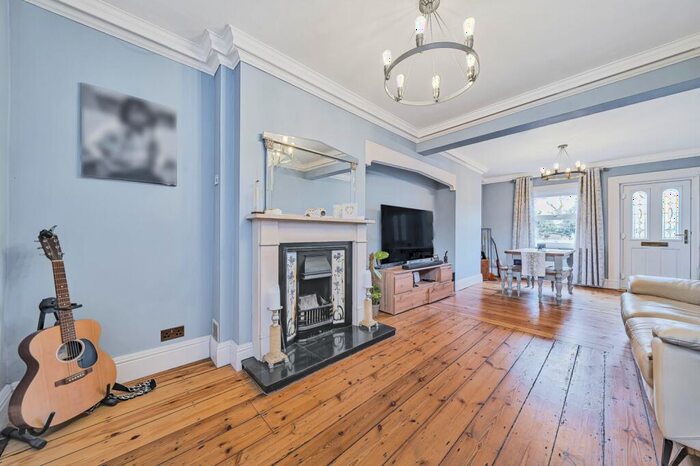 3 Bedroom Cottage To Rent In Crofton Road Orpington, BR6