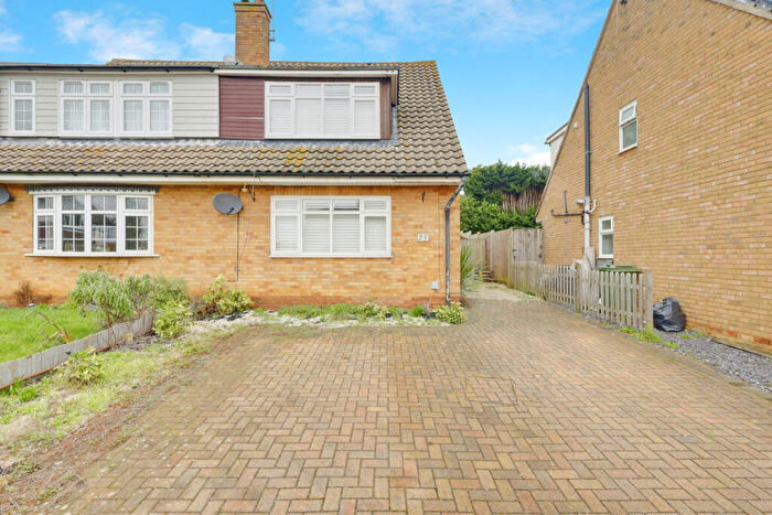 3 Bedroom Semi Detached House For Sale In Meadow Close, Benfleet, SS7