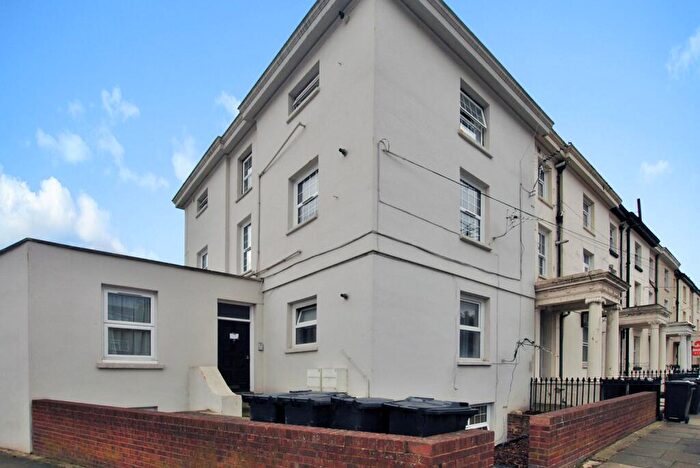 1 Bedroom Apartment For Sale In Burch Road, Gravesend, Kent, DA11