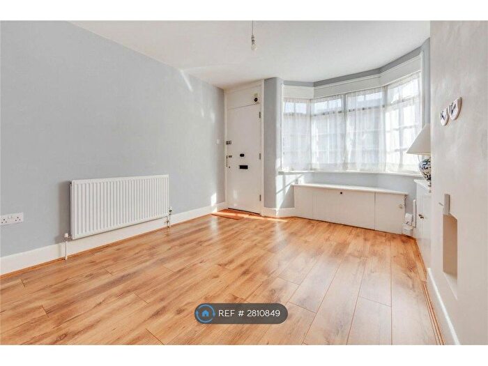 2 Bedroom End Of Terrace House To Rent In Station Road, Radlett, WD7