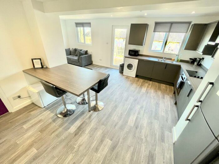 5 Bedroom House To Rent In Garrick Road, BA2