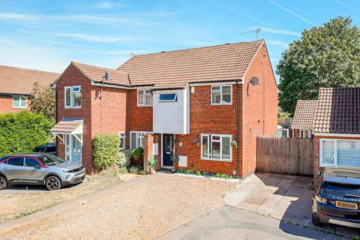3 Bedroom Semi Detached House For Sale In Gemini Close, Leighton Buzzard, LU7