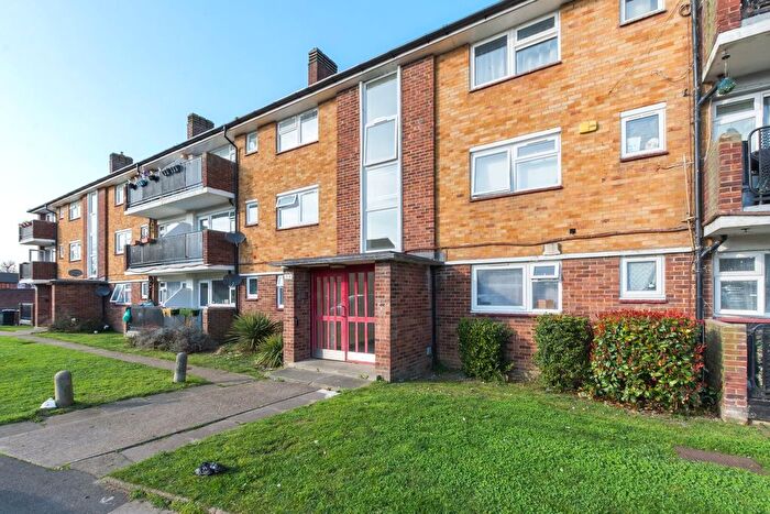 2 Bedroom Flat For Sale In Burdett Close, Sidcup, DA14