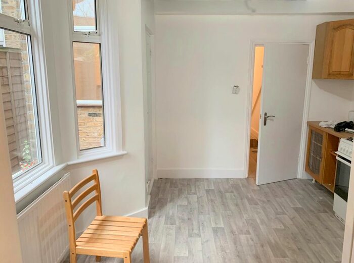 1 Bedroom Flat To Rent In Barking Road, Plaistow E13