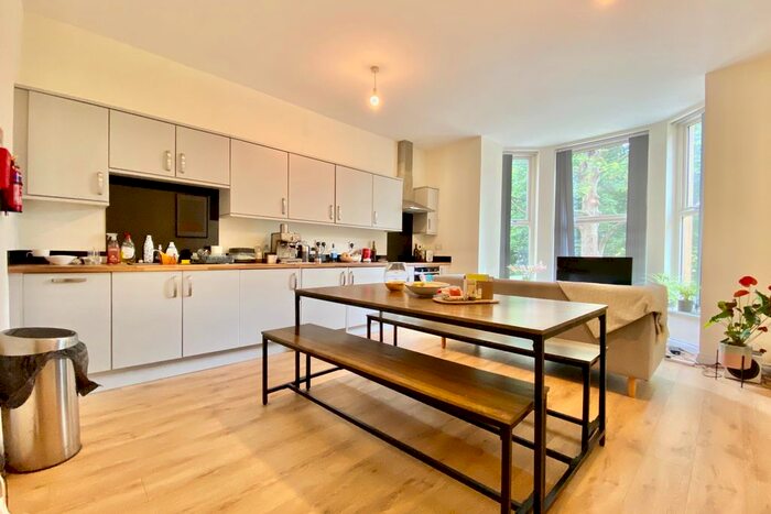 2 Bedroom Flat To Rent In Sugar Well Court, Meanwood Road, Leeds, LS7