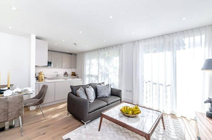 2 Bedroom Flat To Rent In Rochester Place, Camden, London, NW1