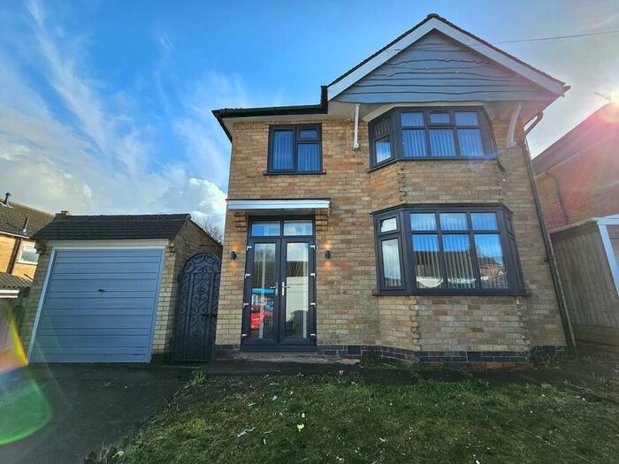 3 Bedroom Semi-Detached House To Rent In Kingsgate Avenue, Birstall, Leicester, LE4
