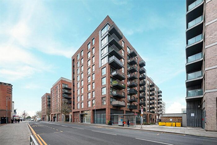 2 Bedroom Apartment For Sale In Regal Walk, Bexleyheath, Kent, DA6
