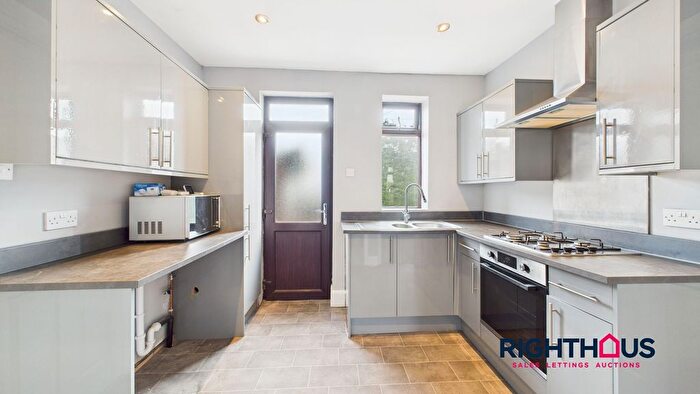 2 Bedroom Semi-Detached Bungalow To Rent In Bankfield Gardens, Halifax, HX3