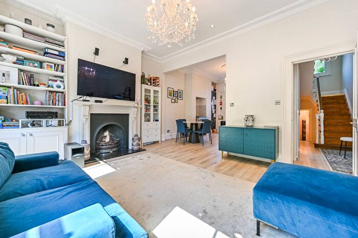4 Bedroom Maisonette To Rent In Morton Road, De Beauvoir Town, London, N1