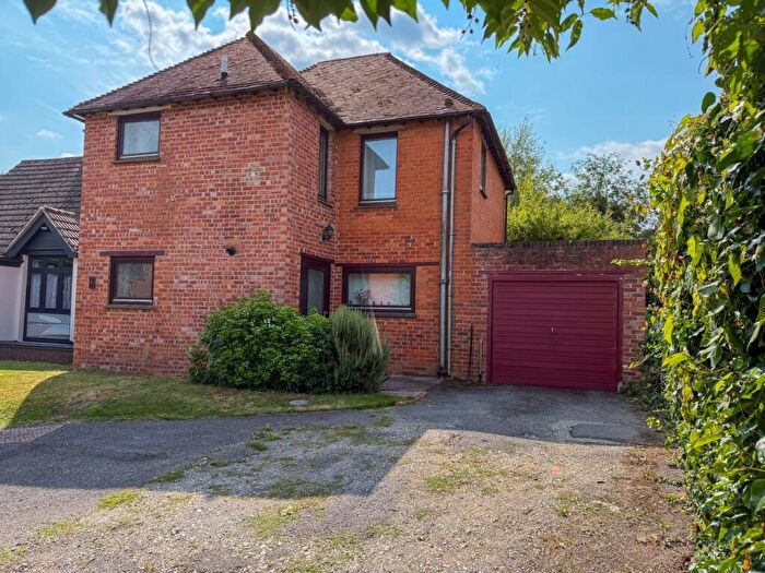3 Bedroom Detached House For Sale In Cavalier Close, Newbury, RG14