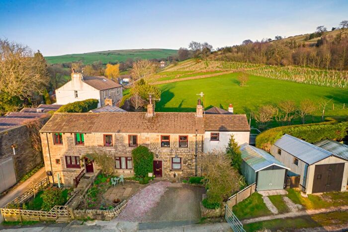 3 Bedroom Semi-Detached House For Sale In Dotcliffe Road, Kelbrook, BB18