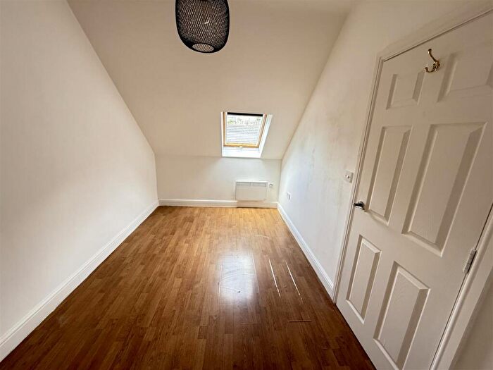 1 Bedroom Flat To Rent In Grace Road, Titpon, DY4