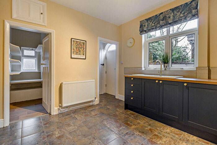 3 Bedroom Semi Detached House For Sale In Chequers Road, Doncaster, DN1