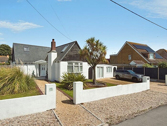 4 Bedroom Detached House For Sale In Queensway, Dymchurch, Romney Marsh, TN29
