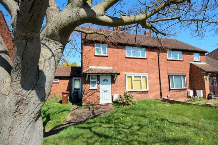 4 Bedroom House To Rent In Maple Grove, Guildford, GU1