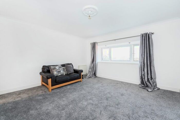 2 Bedroom Flat To Rent In High Street, Kingston Upon Thames, KT1