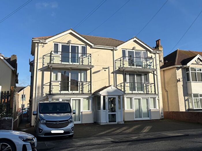 2 Bedroom Flat To Rent In Manor Road, Paignton, TQ3