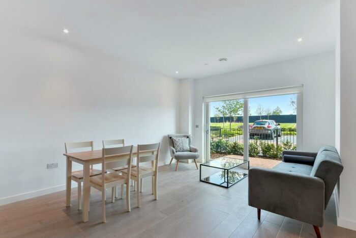 2 Bedroom Flat To Rent In Thonrey Close, Colindale, London, NW9