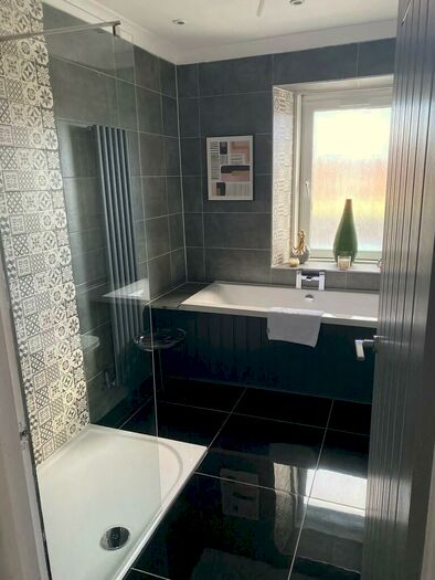 2 Bedroom Apartment To Rent In Shettleston Road, Shettleston, G32