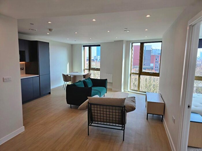 2 Bedroom Apartment To Rent In Emporium House East, Alloway Courtyard, Weldale Street, Reading, RG1